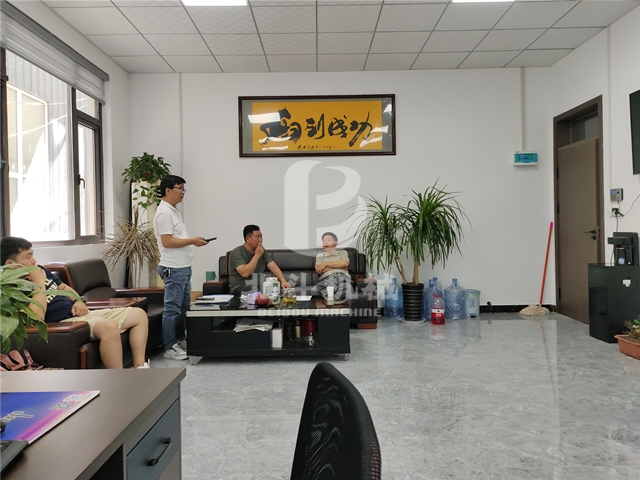 参观国产精品麻豆系列的客户络绎不绝,洽谈合作正忙时