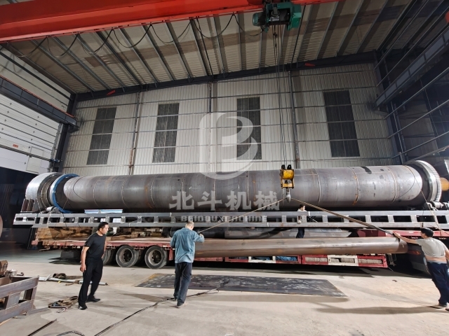 抢时效、保落地！大型烘干机设备装车 “加速度”​